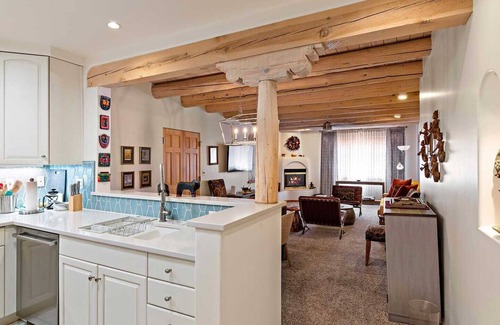 Quail Run Condominio | Updated 2-Bedroom Condo for 4 at Quail Run, Golf, Pool, Hot Tub, and more!