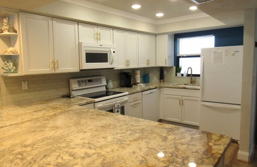 Ocean View Halifax Estates Condominio | Updated 2 bed, 2 bath condo, sleeps 5, unit 202