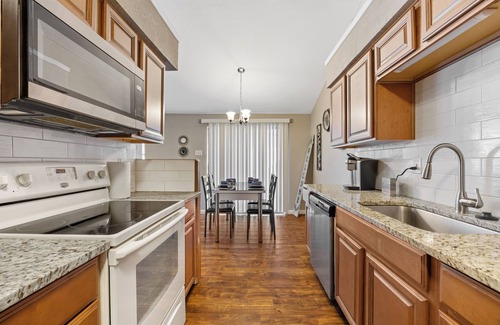 Southwest Carrollton Condominio | 🌟Updated 2BED/2BA - small pets ok - FAST WIFI