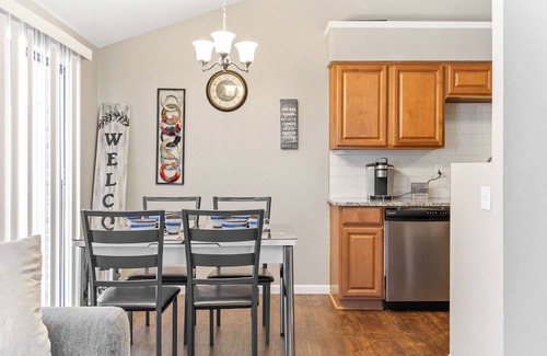 Southwest Carrollton Condominio | 🌟Updated 2BED/2BA - small pets ok - FAST WIFI