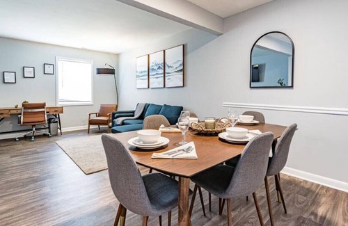 Southeast Raleigh Casa | Updated 2BR Condo Minutes from Raleigh w/Comm Pool, Playground, Dog Park, More!