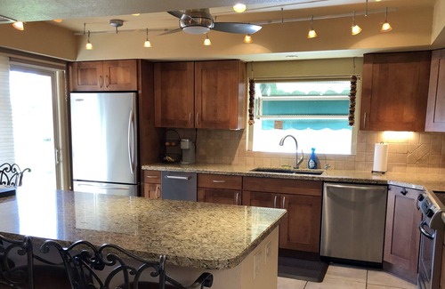 Cottonwood Casa | Updated 2BR end unit townhome, 10th tee box with water view and wrap around deck