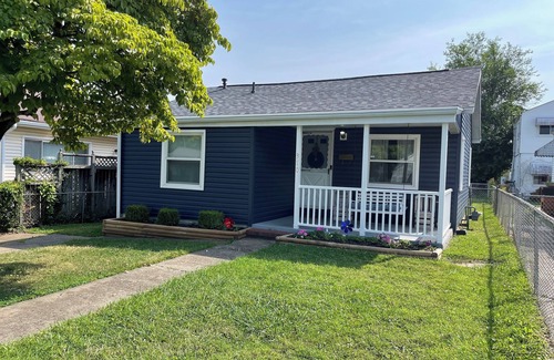 Huntington Casa | Cabaña suburbana actualizada