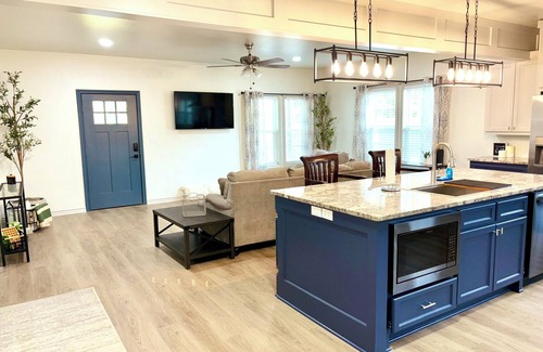 Tyler Casa | Updated 3 bed 2 bath! Walking distance to TJC, UT and Christus hospital.