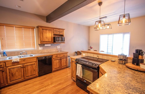 Evansville Casa | Updated 3-bedroom 2.5-Bathroom townhome with AC and WiFi in Evansville