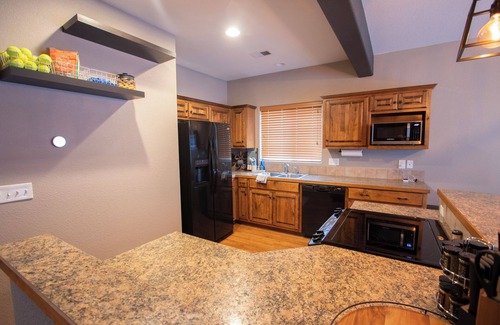 Evansville Casa | Updated 3-bedroom 2.5-Bathroom townhome with AC and WiFi in Evansville