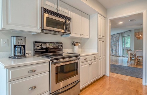Spinnaker Beachhouses Casa | Updated, 3BR End Unit Spinnaker w/ Beach Boardwalk Access Across Street! Amenity Cards!