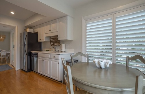 Spinnaker Beachhouses Casa | Updated, 3BR End Unit Spinnaker w/ Beach Boardwalk Access Across Street! Amenity Cards!