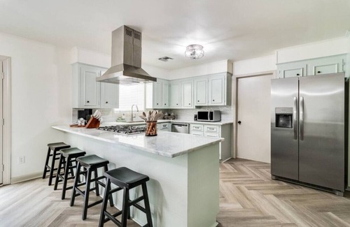 Crowley Casa | Updated 3BR escape in Crowley