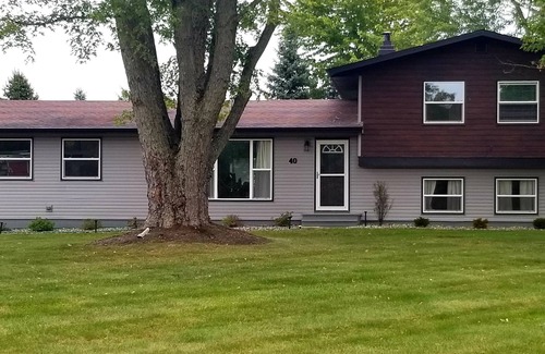 Angola Casa | Updated 4 Bedroom Home on 1/2 acre lot!