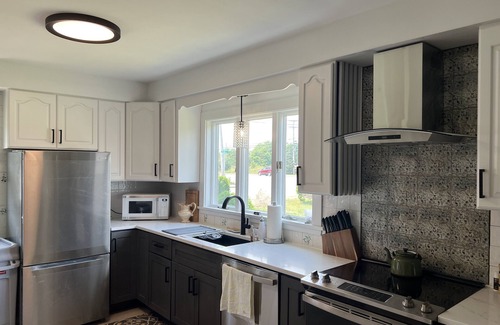 Westerly Cabaña | Updated '50's Cottage 5 mins to the beach with indoor and outdoor entertainment!