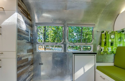 Menlo Casa | Updated Airstream in secluded location with firepit, full bathroom & kitchenette