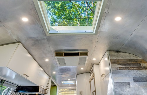 Menlo Casa | Updated Airstream in secluded location with firepit, full bathroom & kitchenette