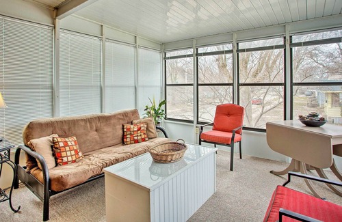 Albert Lea Casa | ¡NUEVO! Acogedor, actualizado a casa por Fountain Lake y Main St