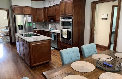 Martinez Casa | Updated and clean Masters rental in a gated, golf community