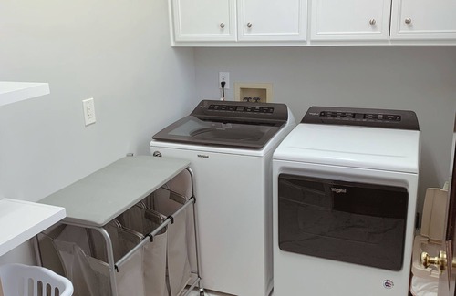 Martinez Casa | Updated and clean Masters rental in a gated, golf community