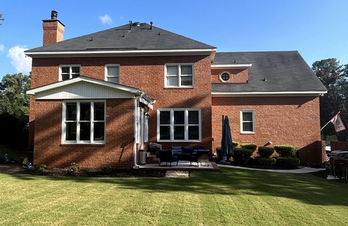 Martinez Casa | Updated and clean Masters rental in a gated, golf community