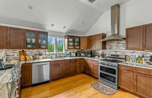 Pipes Cove Casa | Updated and dog-friendly, close to seasonal activities with yard, & washer/dryer