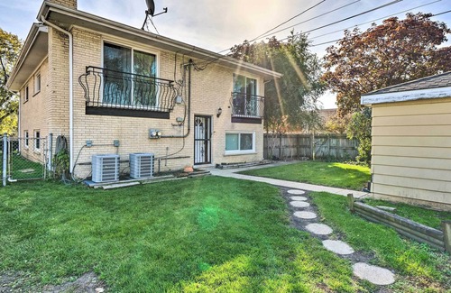 Bellwood Apartamento | Updated Apartment ~ 13 Mi to Downtown Chicago