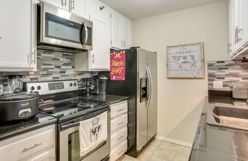 Elliot Park Condominio | Updated Apt in Dtwn Minneapolis w/ Pool Access!