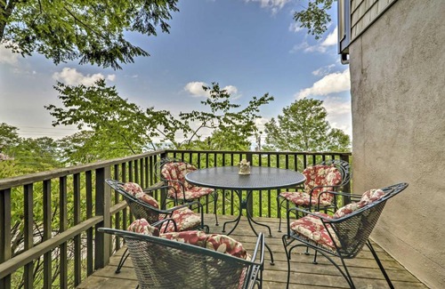 Beech Mountain Apartamento | Updated Beech Mountain Condo with Views, Near Skiing