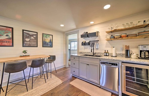 Brevard Casa | Updated Brevard Home - Close to Downtown!