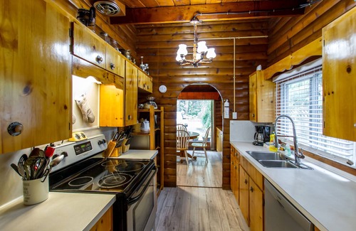 Cultus Lake Cabina | Cabaña de madera estilo antiguo para unas vacaciones familiares en el lago