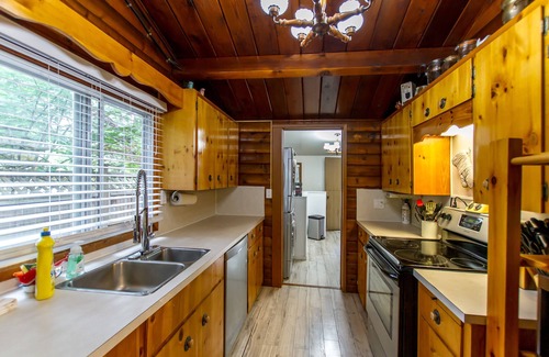 Cultus Lake Cabina | Cabaña de madera estilo antiguo para unas vacaciones familiares en el lago