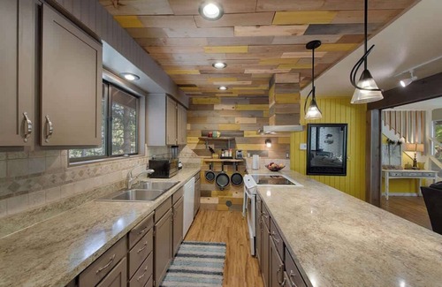 McCall Cabina | Updated Cabin HotTub Firepit Decks nr Shore Lodge