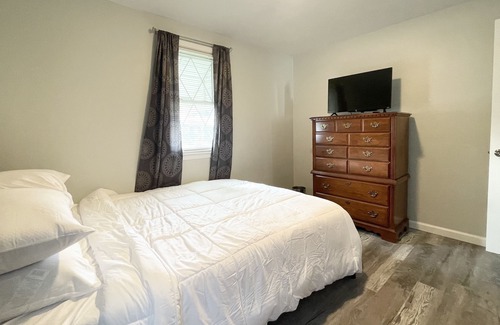 Lancaster Casa | Updated Cape Cod in the heart of Lancaster, NY