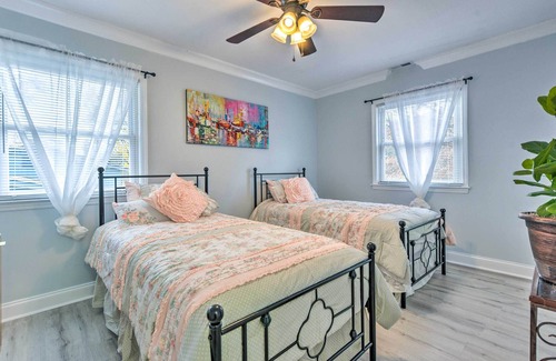 Hidden Valley Casa | Updated Charlotte Home w/ Yard, Fire Pit!