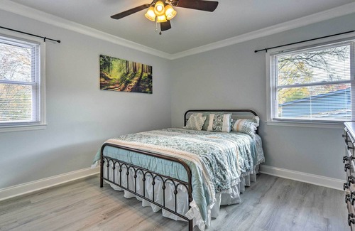 Hidden Valley Casa | Updated Charlotte Home w/ Yard, Fire Pit!
