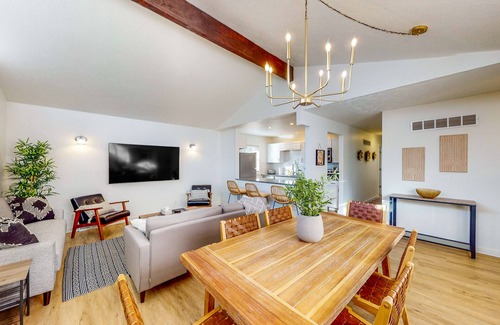 Simonton Lake Casa | Updated charmer with a well-equipped kitchen