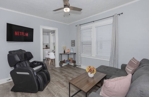 Little Italy Apartamento | Updated Cleveland Apt: Heart of Little Italy! with Massage Chair & Hot Tub!