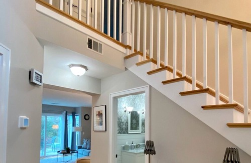 Snee Farm Condominio | Updated Condo centrally located