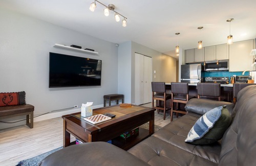 Summit Cove Condominio | Updated Condo/Private Patio/Central Location