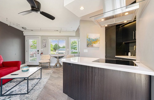 Douglas Condominio | Updated condo with well-equipped kitchen, pool, firepits, grill, & gas fireplace