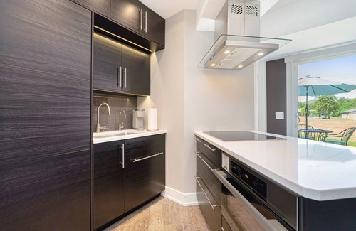 Douglas Condominio | Updated condo with well-equipped kitchen, pool, firepits, grill, & gas fireplace