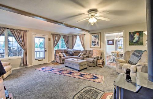 Coos Bay Casa | Updated Coos Bay Home about 2 Mi to Pacific Ocean