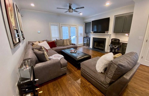 Green Avenue Cabaña | Updated Cottage Steps from Everything Downtown