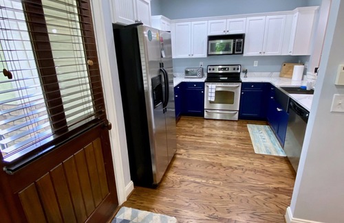Green Avenue Cabaña | Updated Cottage Steps from Everything Downtown