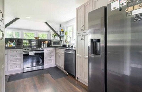 Tillson Casa | Updated Country Home in New Paltz. New 600+ sq ft deck!