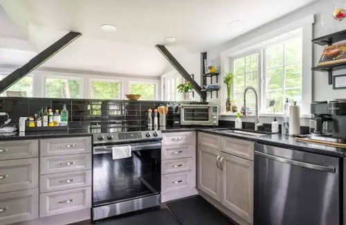 Tillson Casa | Updated Country Home in New Paltz. New 600+ sq ft deck!