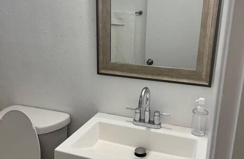 Sacramento Apartamento | Updated Cozy 2 Bed Room Condo w Pool