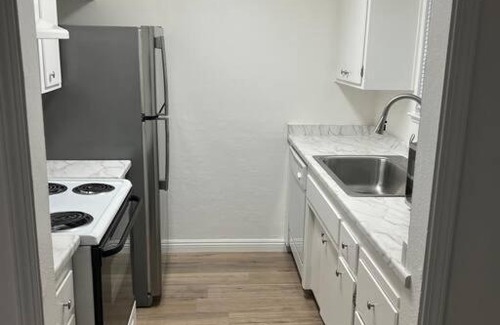 Sacramento Apartamento | Updated Cozy 2 Bed Room Condo w Pool