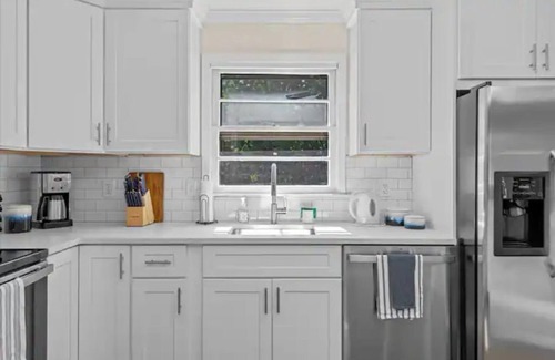 Trumbull Casa | Updated, cozy single family in Fairfield County