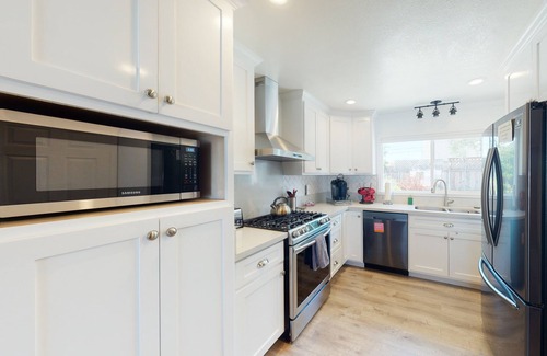Del Rey Oaks Casa | Updated Del Rey Oaks Haven | Outdoor Living | Walk to Park & 5 Min to Beach