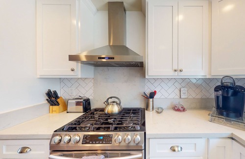 Del Rey Oaks Casa | Updated Del Rey Oaks Haven | Outdoor Living | Walk to Park & 5 Min to Beach