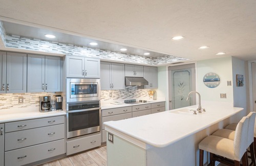 Ormond-by-the-Sea Condominio | Updated direct oceanfront corner condo with private balcony, heated pool and garage