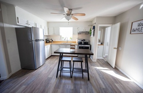 Caney Casa | Updated Downtown Bungalow